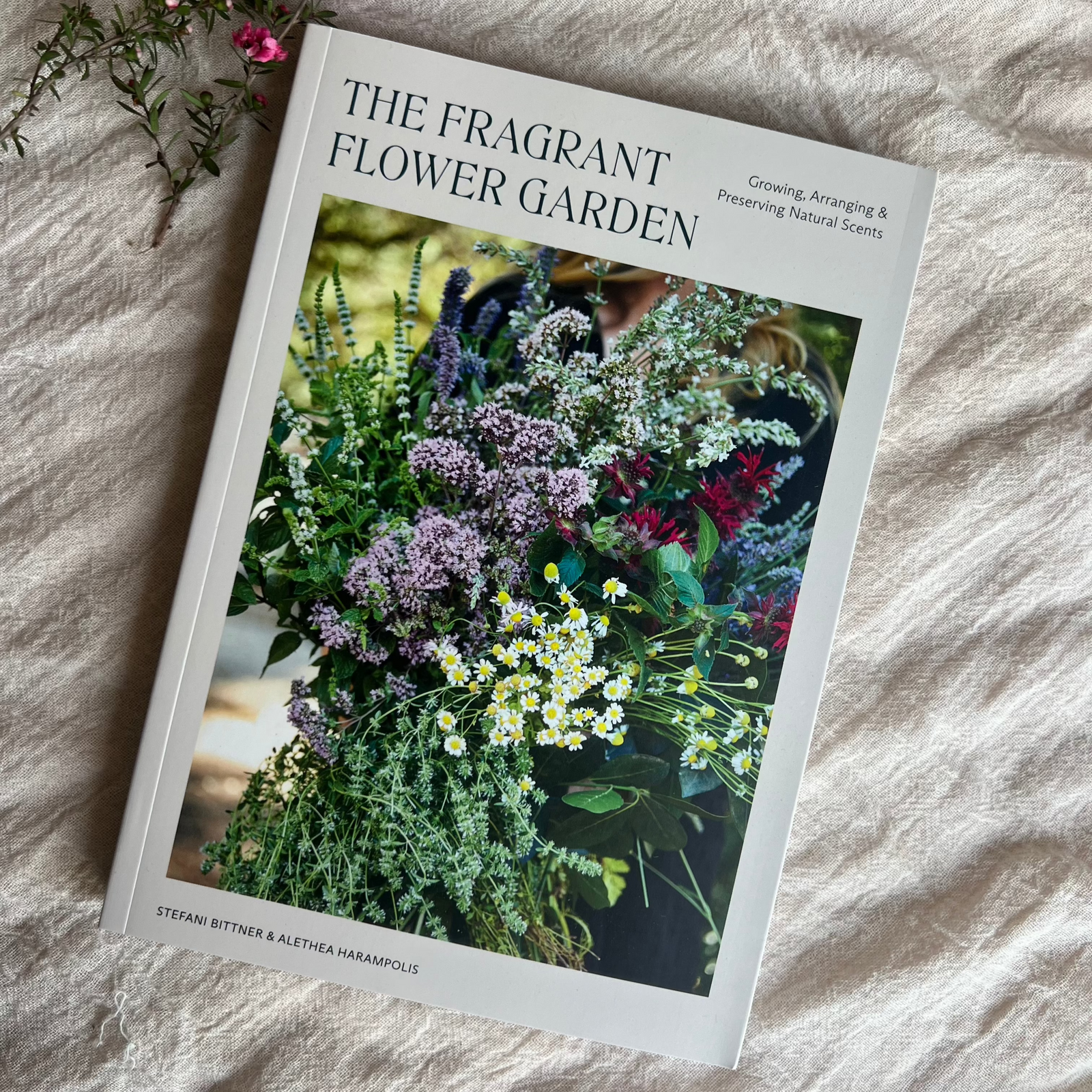 The Fragrant Flower Garden: Growing, Arranging & Preserving Natural Scents
