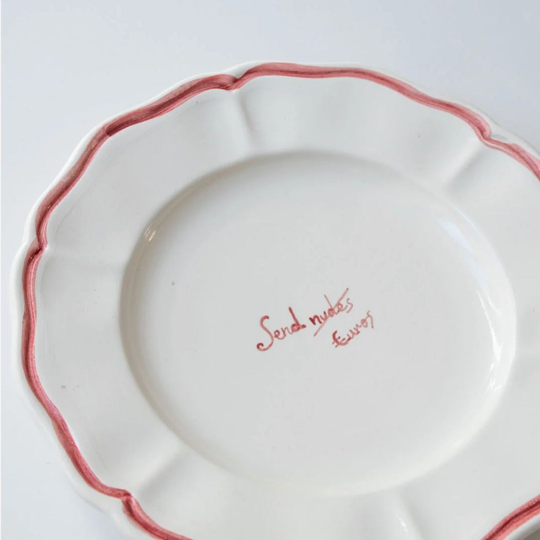 "Send N*des" Fil Rouge Plate