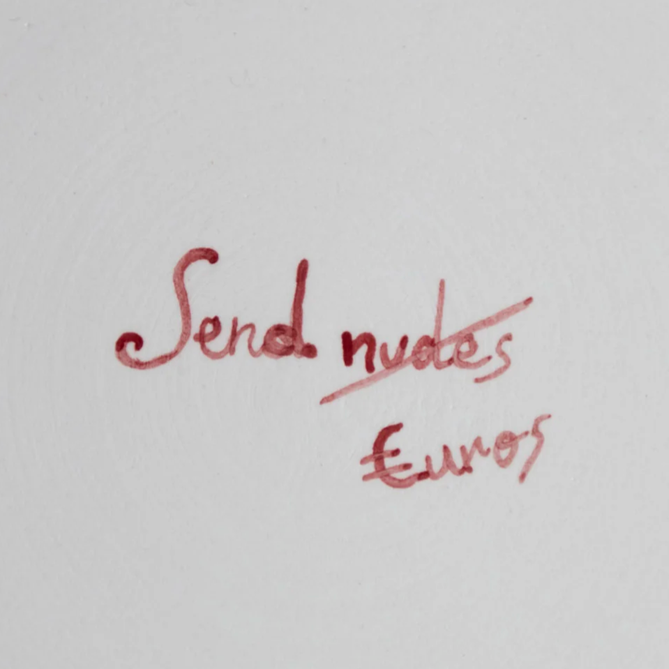 "Send N*des" Fil Rouge Plate